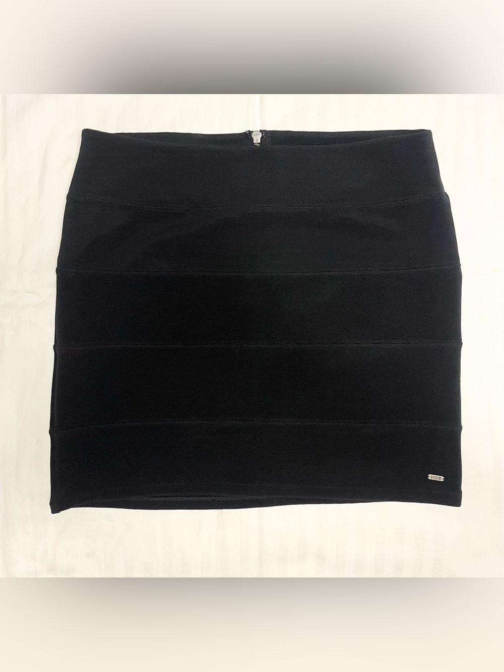 Victoria’s Secret Pink black skirt M